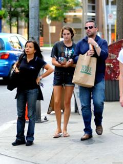 Shailene Woodley feet photo thumbnail