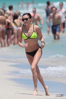 Katie Cassidy feet photo thumbnail