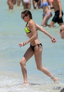 Katie Cassidy feet photo thumbnail