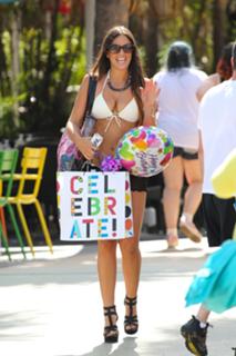 Claudia Romani feet photo thumbnail