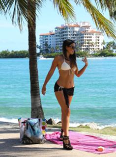 Claudia Romani feet photo thumbnail