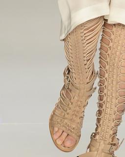 Gisele Bündchen feet photo thumbnail
