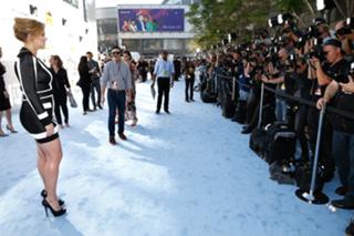 Amy Schumer feet photo thumbnail