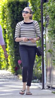 Chloë Grace Moretz feet photo thumbnail