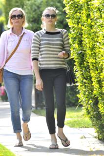 Chloë Grace Moretz feet photo thumbnail