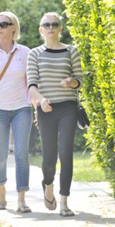 Chloë Grace Moretz feet photo thumbnail