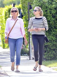 Chloë Grace Moretz feet photo thumbnail