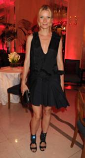 Gwyneth Paltrow feet photo thumbnail