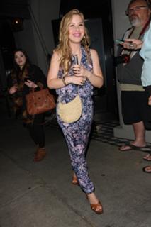 Tara Lipinski feet photo thumbnail