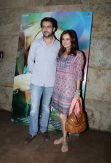 Dia Mirza feet photo thumbnail