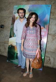 Dia Mirza feet photo thumbnail