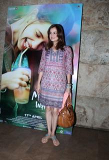 Dia Mirza feet photo thumbnail
