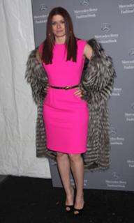 Debra Messing feet photo thumbnail