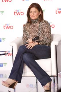 Debra Messing feet photo thumbnail