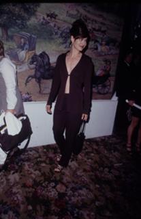 Debra Messing feet photo thumbnail
