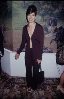 Debra Messing feet photo thumbnail