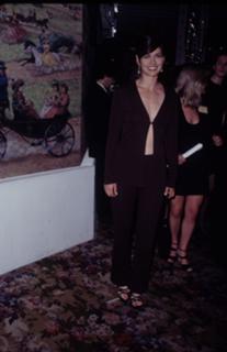 Debra Messing feet photo thumbnail