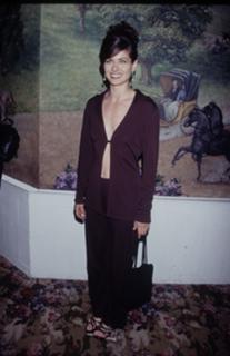Debra Messing feet photo thumbnail