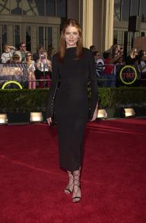 Debra Messing feet photo thumbnail