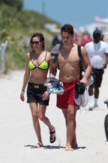 Katie Cassidy feet photo thumbnail
