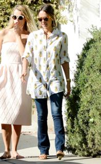 Jessica Alba feet photo thumbnail
