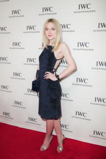 Dakota Fanning feet photo thumbnail