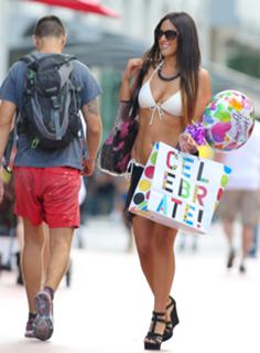 Claudia Romani feet photo thumbnail