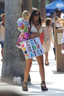Claudia Romani feet photo thumbnail