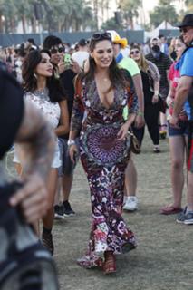 Kelly Brook feet photo thumbnail
