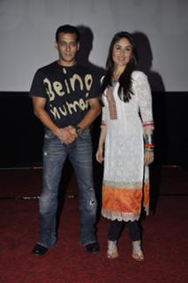Kareena Kapoor feet photo thumbnail