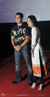 Kareena Kapoor feet photo thumbnail