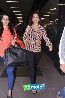 Madhuri Dixit feet photo thumbnail