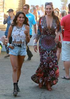 Kelly Brook feet photo thumbnail