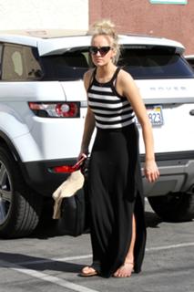 Nastia Liukin feet photo thumbnail