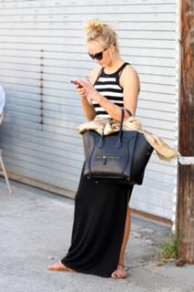 Nastia Liukin feet photo thumbnail