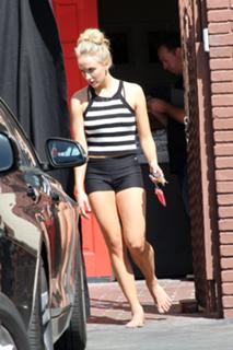 Nastia Liukin feet photo thumbnail