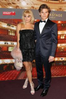 Pixie Lott feet photo thumbnail
