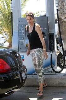 Cindy Crawford feet photo thumbnail