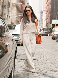 Olivia Munn feet photo thumbnail