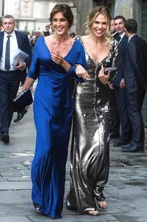Ilary Blasi feet photo thumbnail