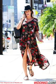 Elisabetta Canalis feet photo thumbnail