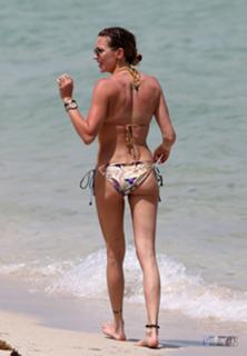 Katie Cassidy feet photo thumbnail