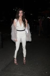 Hailee Steinfeld feet photo thumbnail