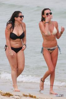 Katie Cassidy feet photo thumbnail