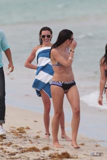 Katie Cassidy feet photo thumbnail