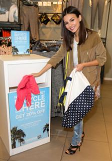 Victoria Justice feet photo thumbnail