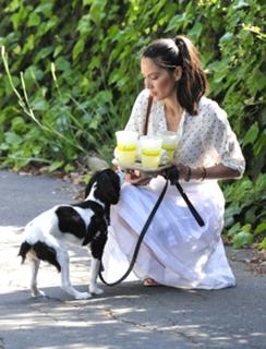 Olivia Munn feet photo thumbnail