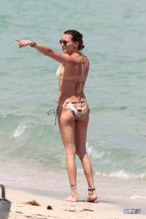 Katie Cassidy feet photo thumbnail