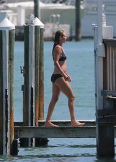 Uma Thurman feet photo thumbnail