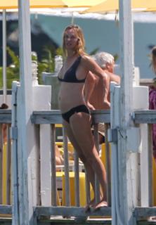Uma Thurman feet photo thumbnail